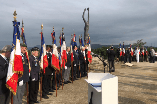 Les hommes en drapeau