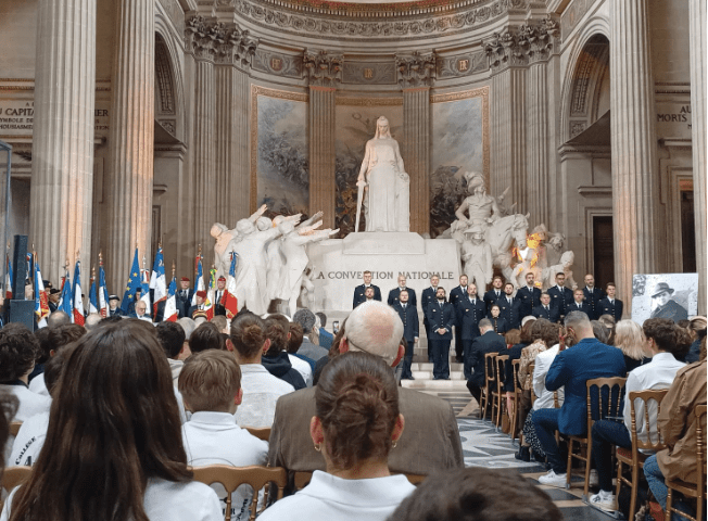 Les gens à la cérémonie